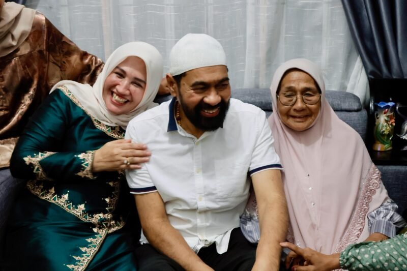 Gubernur dan Istri Bersilaturahmi di Kampung Halaman, Disambut Antusias Warga. Foto: ist