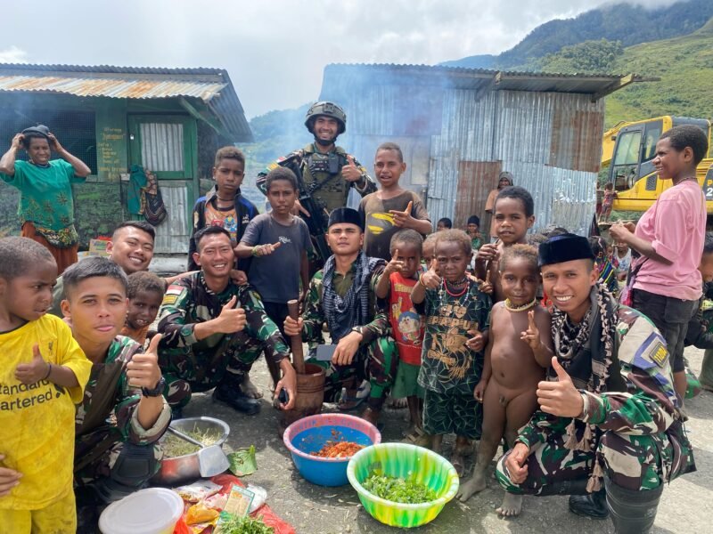 Momen Rayakan Idul Fitri Satgas Pamtas RI-PNG Yonif 112/DJ di Daerah Penugasan. Foto: Dok. Pendam IM