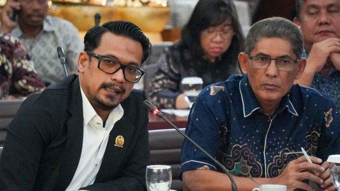 Abdus Sabur, Wakil Ketua Komisi V DPRK Aceh Besar (kiri) dan Jamaluddin, Asisten III Setdakab Aceh Besar. Abdus Sabur, Wakil Ketua Komisi V DPRK Aceh Besar (kiri) dan Jamaluddin, Asisten III Setdakab Aceh Besar