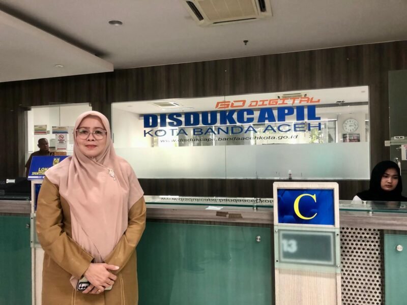 Kadisdukcapil Banda Aceh, Dra. Emila Sovayana, M. Si. Foto: Dok. AcehNow
