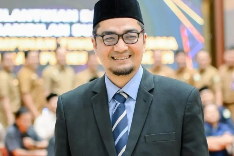 KADISDIK ACEH - Kepala Dinas Pendidikan (Kadisdik) Aceh, Marthunis ST, DEA. Pemerintah Aceh Usul Bangun Sekolah Unggul Garuda Baru di Kuta Malaka Aceh Besar.
