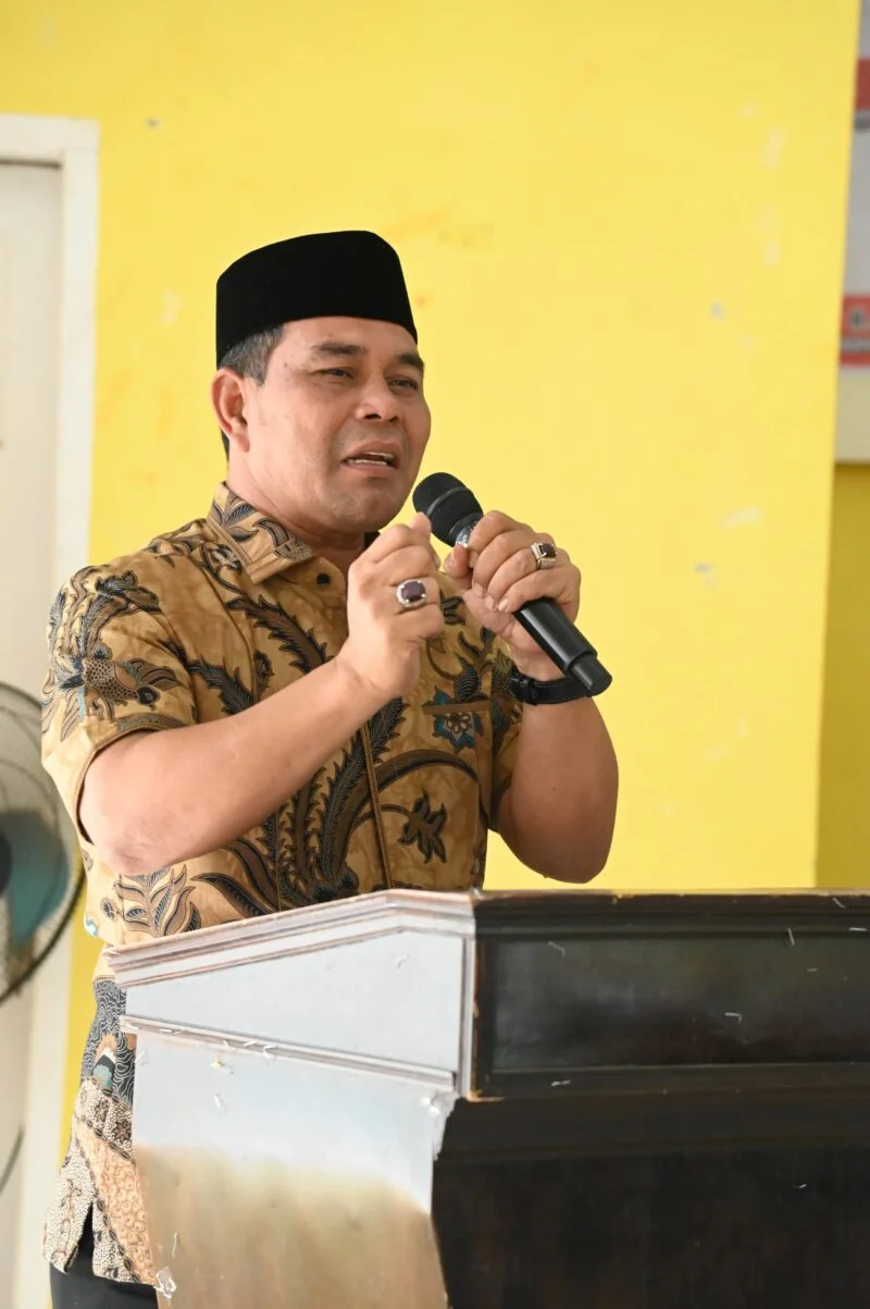 Bupati Aceh Besar, H Syech Muharram Idris menyampaikan sambutan dalam acara Rapat Kerja Pemerintahan Mukim dan Gampong dalam Kecamatan Peukan Bada di Aula UDKP Kecamatan Peukan Bada, Aceh Besar, Kamis (08/05/2025).