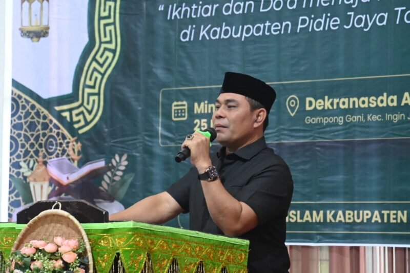 Bupati Aceh Besar, H. Muharram Idris, secara resmi membuka Training Center (TC) Persiapan Kafilah Musabaqah Tilawatil Qur’an (MTQ) Kabupaten Aceh Besar, di Aula Dekranasda Aceh Besar, Minggu (25/5/2025). Foto: Dok. MC Aceh Besar
