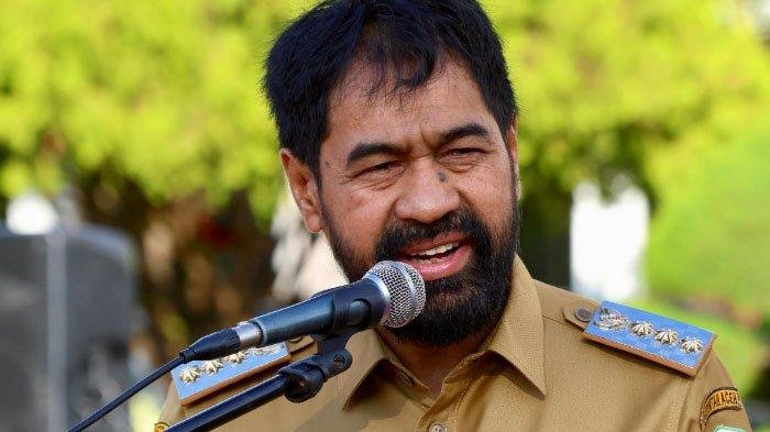 Gubernur Aceh Muzakir Manaf, mempimpin Apel Gabungan dan halal-bihalal Idul Fitri 1446 H, yang diikuti seluruh kepala SKPA dan ASN lingkungan Setda Aceh, di Halaman Kantor Gubernur Aceh, Senin (8/4/2025). Mualem Keluarkan Rekom Calon Pengurus Bank Aceh, Kandidat Diminta Persiapkan Dokumen Proses ke OJK. 