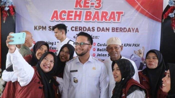 PRO PKH - Wakil Bupati Aceh Barat, Said Fadheil, saat menghadiri pelaksanaan Event PRO PKH ke-3 di Aula Kantor Camat Kaway XVI, Jumat (9/5/2025).
