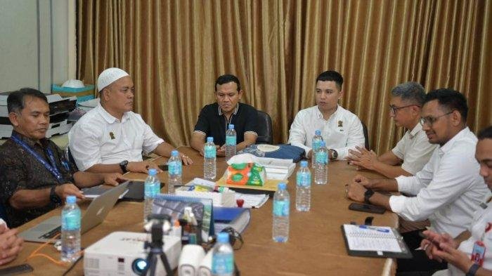FADHLULLAH - Wakil Gubernur Aceh, H Fadhlullah saat kunjungan kerja ke kantor PT Patriot Nusantara Aceh (Patna), Badan Usaha Pembangun dan Pengelola Kawasan (BUPP) Kawasan Ekonomi Khusus (KEK) Arun Lhokseumawe, Kamis (8/5/2025). 