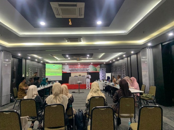 Keuchik Beuradeun Zamzami AR paparkan profil dan potensi gampong di Aula Hotel Rasamala, Banda Aceh, Selasa (27/05/2025). 