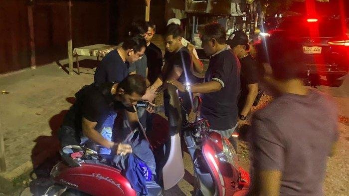 TANGKAP MALING MOTOR - Unit Ranmor Satreskrim Polresta Banda Aceh bersama Resmob Polres Langsa berhasil menangkap maling motor berinisial MUN di Kota Langsa, Minggu (4/5/2025) dini hari. 