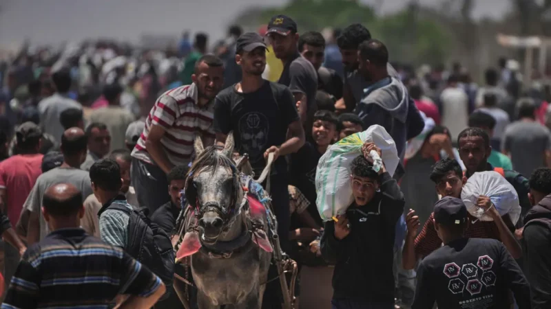 Badan Perserikatan Bangsa Bangsa untuk Pengungsi Palestina (UNRWA) melaporkan bahwa warga sipil di Jalur Gaza menjadi sasaran serangan pasukan Israel saat berupaya mendapatkan makanan di pusat distribusi bantuan Rafah.
