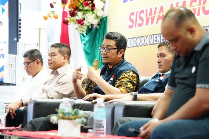 Kepala Dinas Pendidikan Aceh, Marthunis, S.T., D.E.A., dalam sambutannya pada acara Rapat Kerja Kepala Sekolah SMK dan Ketua MKKS se-Aceh, yang digelar di Aula Cabang Dinas Pendidikan Wilayah Aceh Barat.