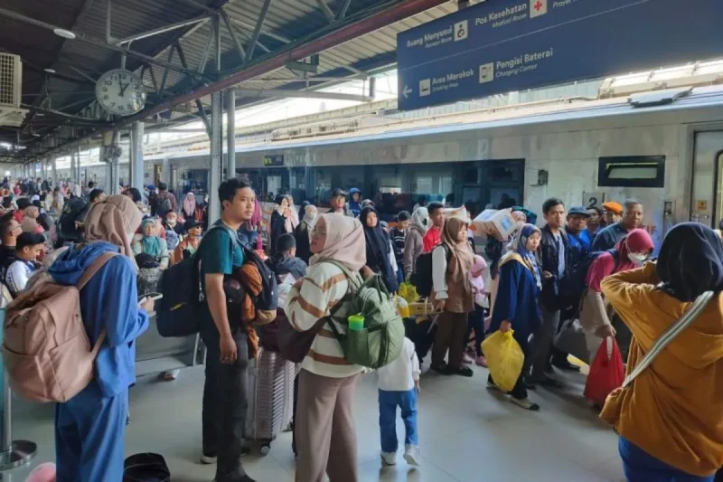 KAI catat okupansi puncak arus balik libur panjang Idul Adha 2025 dan cuti bersama mencapai 115 persen. ANTARA/HO-Humas KAI