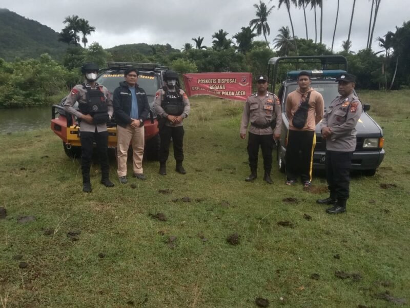 Warga Serahkan Benda yang Diduga Granat Type 97 Temuan ke Polresta Banda Aceh. Foto: Dok. Bidhumas Polda Aceh
