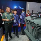 Kepala Staf TNI Angkatan Darat (KSAD) Jenderal TNI Maruli Simanjuntak saat melakukan peninjauan pada perhelatan Indo Defence 2025 Expo & Forum yang memasuki hari kedua di Jakarta International Expo (JIExpo), Kemayoran, Jakarta, Kamis (12/6/2025). FOTO: dok. ANTARA/HO-Humas TNI AD