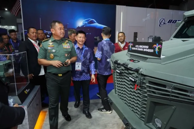 Kepala Staf TNI Angkatan Darat (KSAD) Jenderal TNI Maruli Simanjuntak saat melakukan peninjauan pada perhelatan Indo Defence 2025 Expo & Forum yang memasuki hari kedua di Jakarta International Expo (JIExpo), Kemayoran, Jakarta, Kamis (12/6/2025). FOTO: dok. ANTARA/HO-Humas TNI AD