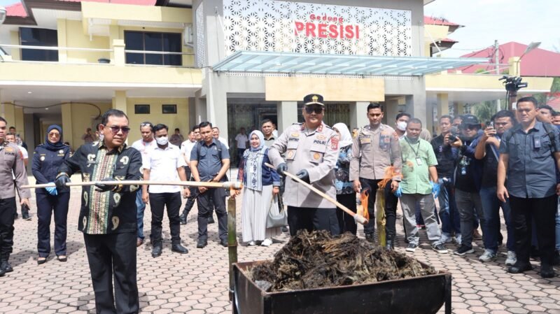 Kapolda Aceh Pimpin Pemusnahan 25 Kg Kokain, 108 Kg Sabu, dan 640 Kg Ganja. Foto: Dok. Bidhumas Polda Aceh