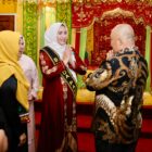 Bunda PAUD Aceh Marlina Usman menerima kunjungan Eko Susanto, Sekretaris Direktorat Jenderal Pendidikan Anak Usia Dini, Pendidikan Dasar, dan Pendidikan Menengah Kemendikdasmen, di Meuligoe Gubernur Aceh, Jumat (13/6/2025). Dalam pertemuan ini, Marlina turut menandatangani deklarasi memperkuat sistem pendidikan nasional. Foto: Dok. Biro Adpim Setda Aceh