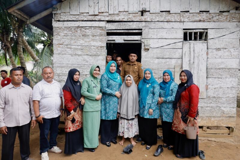 Ketua TP PKK Aceh Jemput Bola Data Warga Miskin di Aceh Selatan. Foto: Dok. Biro Adpim Setda Aceh