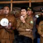Kepala Biro Pemerintahan Dan Otonomi Daerah, Drs. SYAKIR, M.Si., didampingi Kepala Biro Adpim Setda Aceh, Akkar Arafat S.Stp, M.Si, menerima massa aksi dari Gerakan Aceh Melawan (GAM) yang menuntut dikembalikan 4 pulau ke Aceh serta menolak 4 Batalyon TNI baru di Aceh, di Halaman Kantor Gubernur Aceh, Senin (16/6/2025). Foto: Ist