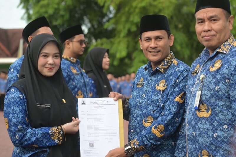 Gubernur Aceh Serahkan SK Kepada 618 Calon ASN: Wajah Negara dan Garda Terdepan Pelayanan Publik. Foto: Dok. Biro Adpim Setda Aceh