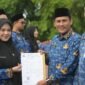 Gubernur Aceh Serahkan SK Kepada 618 Calon ASN: Wajah Negara dan Garda Terdepan Pelayanan Publik. Foto: Dok. Biro Adpim Setda Aceh