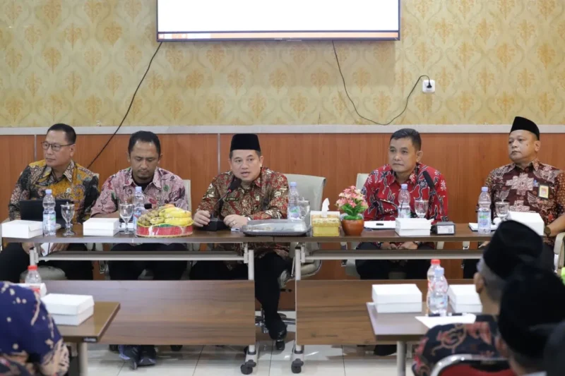Kepala Kanwil BPN Jatim, Asep Heri, melakukan monitoring dan evaluasi (monev) langsung ke Kantor Pertanahan Kabupaten Tulungagung, Kamis (19/6/2025) (ANTARA/HO - BPN Jatim)