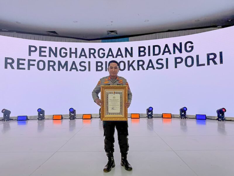 Kapolres Lhokseumawe Terima Penghargaan Pelayanan Prima dari Kapolri. Foto: Dok. Bidhumas Polda Aceh