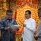Wakil Gubernur Aceh, Fadhlullah SE menyerahkan Permohonan Pembangunan Rumah Bagi Para Kombatan GAM dari Pemerintah Aceh ke Kementrian Perumahan dan Kawasan Permukiman RI, di Aula Rumah Dinas Wakil Gubernur Aceh, Jum’at, (20/06/2025). Foto: Ist