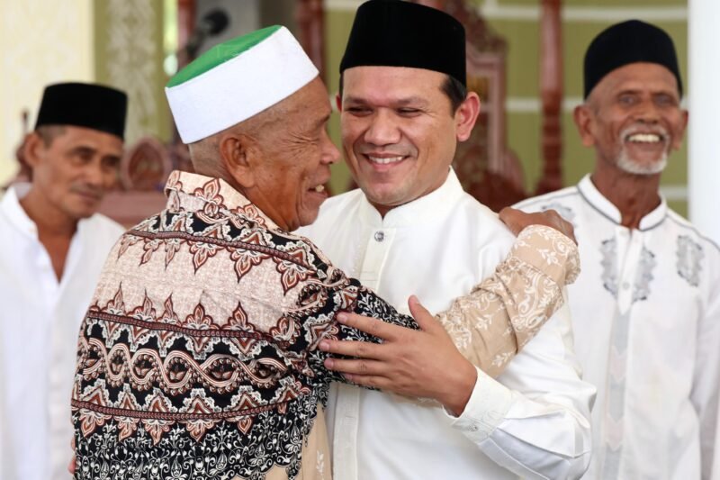 Kembali dari Tanah Suci, Wagub Fadhlullah Disambut Hangat Warga Kampung Halaman. Foto: Ist