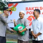 Sambut Hari Bhayangkara ke-79, Polda Aceh Gelar Bakti Religi di Kuburan Massal Ulee Lheue. Foto: Dok. Bidhumas Polda Aceh