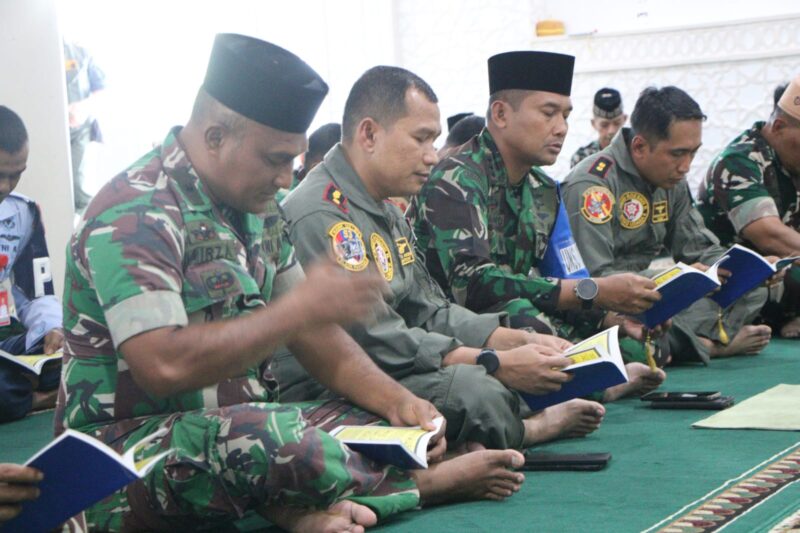 Doa Bersama Warnai Pembukaan Latihan Cakra C Kosek I Medan di Lanud Sultan Iskandar Muda. Foto: Dok. Pendam IM