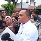 Menteri Sekretaris Negara Prasetyo Jadi saat menyampaikan keterangan di kompleks Istana Kepresidenan RI, Jakarta, Selasa (10/6/2025). FOTO: dok. ANTARA/Andi Firdaus.