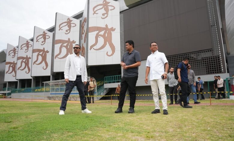 Gubernur Sumatera Utara (Sumut) Muhammad Bobby Afif Nasution menyiapkan tiga lapangan untuk sarana Training Center Timnas Indonesia U-17. Hal itu terungkap setelah pertemuan dengan Exco PSSI Arya Sinulingga, Sabtu (7/6/2025). FOTO: dok. Diskominfo SUMUT