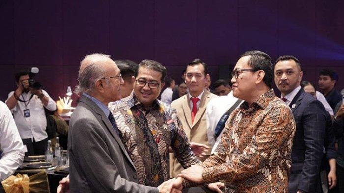 HADIRI - Wali Nanggroe Aceh, Malik Mahmud Al Haythar bersama pejabat kenegaraan Republik Indonesia saat menghadiri peringatan Hari Nasional Rusia (National Day of Russia) di Dian Ballroom, Hotel Raffles, Jakarta, Senin, 16 Juni 2025. 