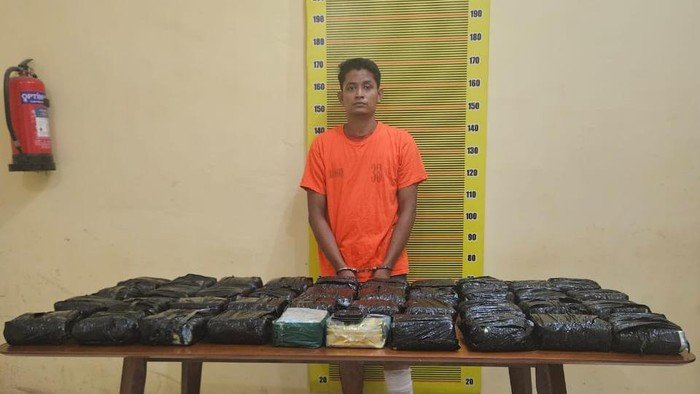 Polda Sumut menangkap kurir pembawa 40 kilogram sabu.