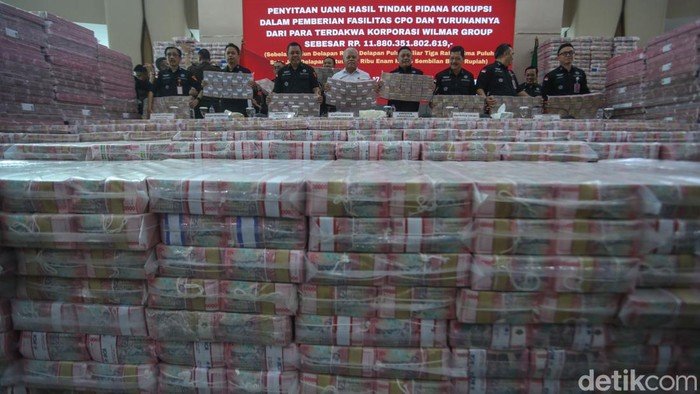 Gunungan uang tunai Rp 11,8 T disita Kejagung dari kasus korupsi migor.