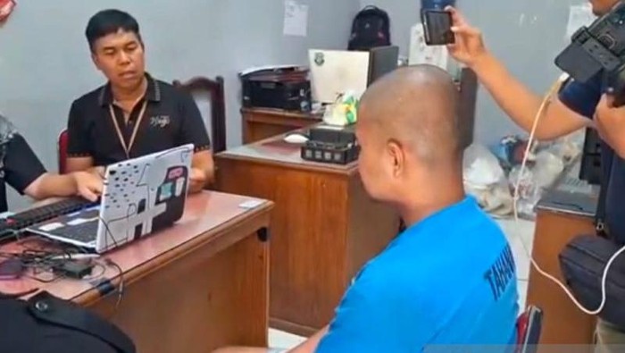 Tersangka pembunuhan dan mutilasi seorang perempuan yang tubuhnya dihanyutkan di Sungai Batang Anai, Kabupaten Padang Pariaman, Sumbar beberapa hari lalu SJ (25) dimintai keterangan oleh penyidik Polres Padang Pariaman.