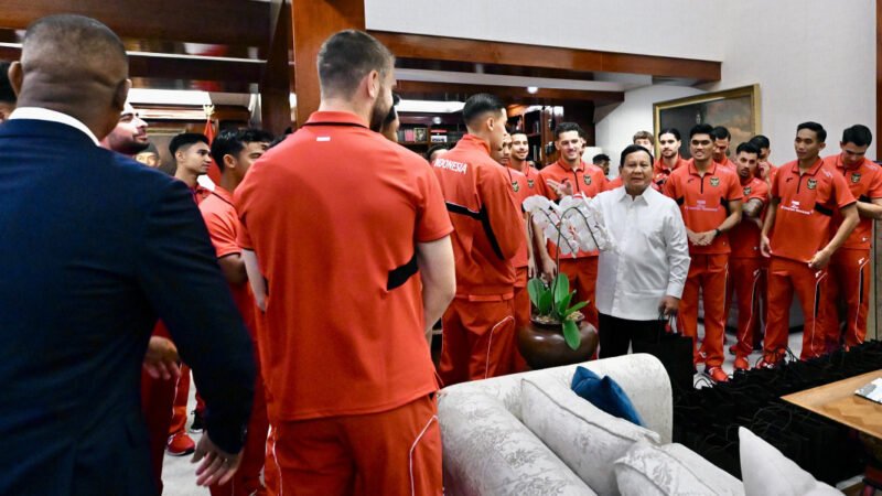 Timnas Indonesia mendapat kehormatan disambut langsung oleh Presiden Republik Indonesia, Prabowo Subianto, di kediaman pribadinya di Jalan Kertanegara, Jakarta, Jumat (6/6/2025). FOTO: dok. PSSI