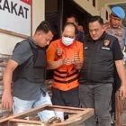 Pelaku Pembunuhan terhadap sopir travel di Jalan Ryacudu, Kota Baru, Kabupaten Lampung Selatan. Provinsi Lampung, Sabtu (5/7/2025). dok. ANTARA/Dian Hadiyatna.