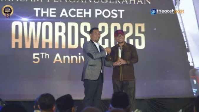 Ketua DPRK Simeulue Terima Penghargaan Bergengsi di Ajang Aceh Post Award ke-5.(Foto: Istimewa)