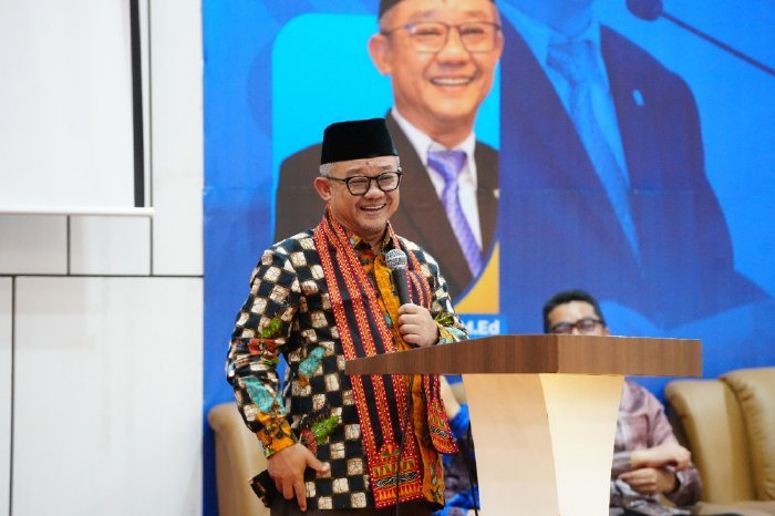 Menteri Pendidikan Dasar dan Menengah Republik Indonesia, Prof. Dr. Abdul Mu’ti, M.Ed., dalam Seminar Nasional Peningkatan Kualitas Pendidikan Aceh yang digelar oleh Dinas Pendidikan Aceh di Aula Dinas Pendidikan Aceh,