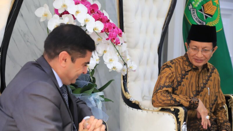 Menteri Agama Nasaruddin Umar menerima kunjungan Duta Besar Kerajaan Yordania untuk Indonesia, Sudqi Atallah Abdel Qader Al Omoush, di Kantor Kementerian Agama, Jakarta, Senin (21/7/2025). (Foto: Bagaskara)