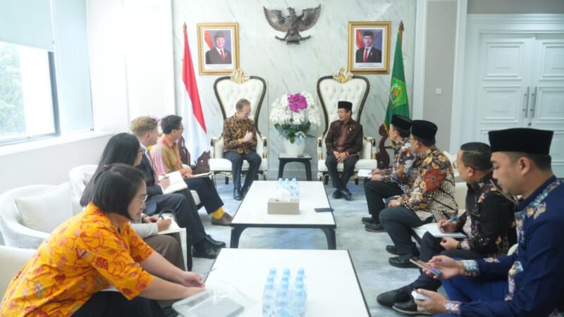 Menag Nasaruddin Umar menerima Duta Besar Inggris Dominic Jermey di Kantor Kemenag, Rabu (23/7/2025). Dok. Kemenag RI