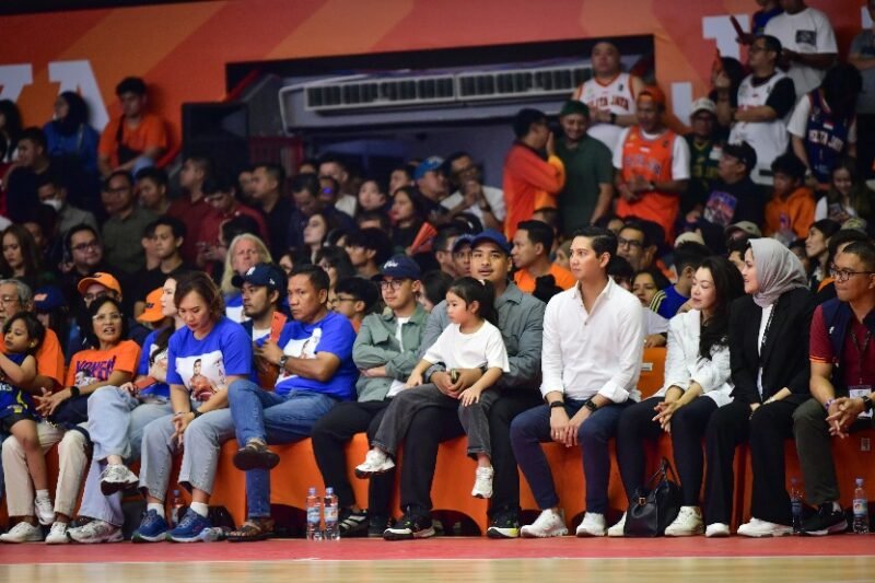Hari Sabtu (19/7) malam, Menteri Pemuda dan Olahraga Republik Indonesia (Menpora RI) Dito Ariotedjo, menyaksikan The Finals IBL (Indonesian Basketball League) Gopay 2025, mempertemukan Pelita Jaya Jakarta vs Dewa United Banten di GOR Mahasiswa Soemantri Brodjonegoro (GMSB), Kuningan, Jakarta Selatan.(foto:Andre/kemenpora.go.id)