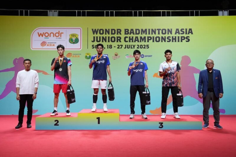 Wakil Menteri Pemuda dan Olahraga Republik Indonesia (Wamenpora RI), Taufik Hidayat, hadir langsung di GOR Indoor Manahan, Solo, untuk menyaksikan laga final tunggal putra dan ganda campuran pada ajang WONDR Badminton Asia Junior Championships (BAJC) 2025, Minggu (27/7/2025).(foto:Herry/kemenpora.go.id)