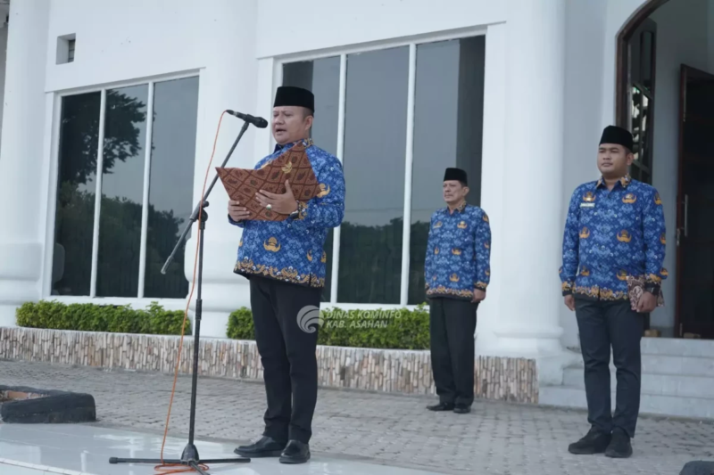 Wakil Bupati Asahan, Rianto, S.H., M.A.P memimpin Upacara Hari Kesadaran Nasional di lingkungan Pemerintah Kabupaten Asahan Kamis (17/07/2025). Dok. Diskominfo Asahan