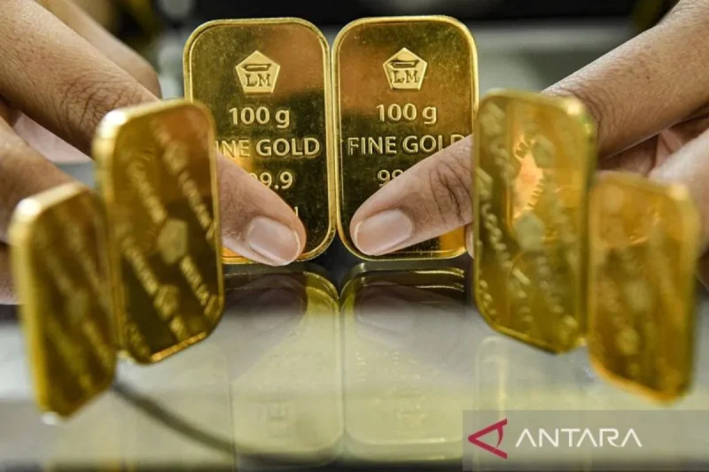 Ilustrasi - Aset investasi emas batangan. dok. ANTARA FOTO/Muhammad Adimaja/ama/aa.