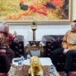 Anggota Komisi III DPR Bambang Soesatyo (kanan) saat menerima Pengurus Badan Perlindungan Lanjut Usia Indonesia (BP Lansia) di Jakarta, Senin (7/7/2025). dok. ANTARA/HO-Dokumentasi Pribadi