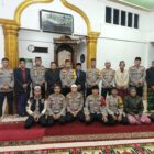 Momen kebersamaan Polres Bener Meriah dengan jamaah usai shalat subuh dalam program SULING.Jadi Pribadi Unggul foto.Dok: Rahmat Ramadhan/Acehnow 

