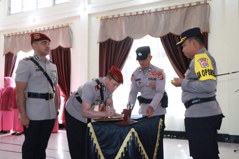 Kapolres Bener Meriah Pimpin Sertijab Pejabat Utama, Tegaskan Jabatan Sebagai Ladang Ibadah.Jadi Pribadi Unggul foto.Dok: Rahmat Ramadhan/Acehnow 