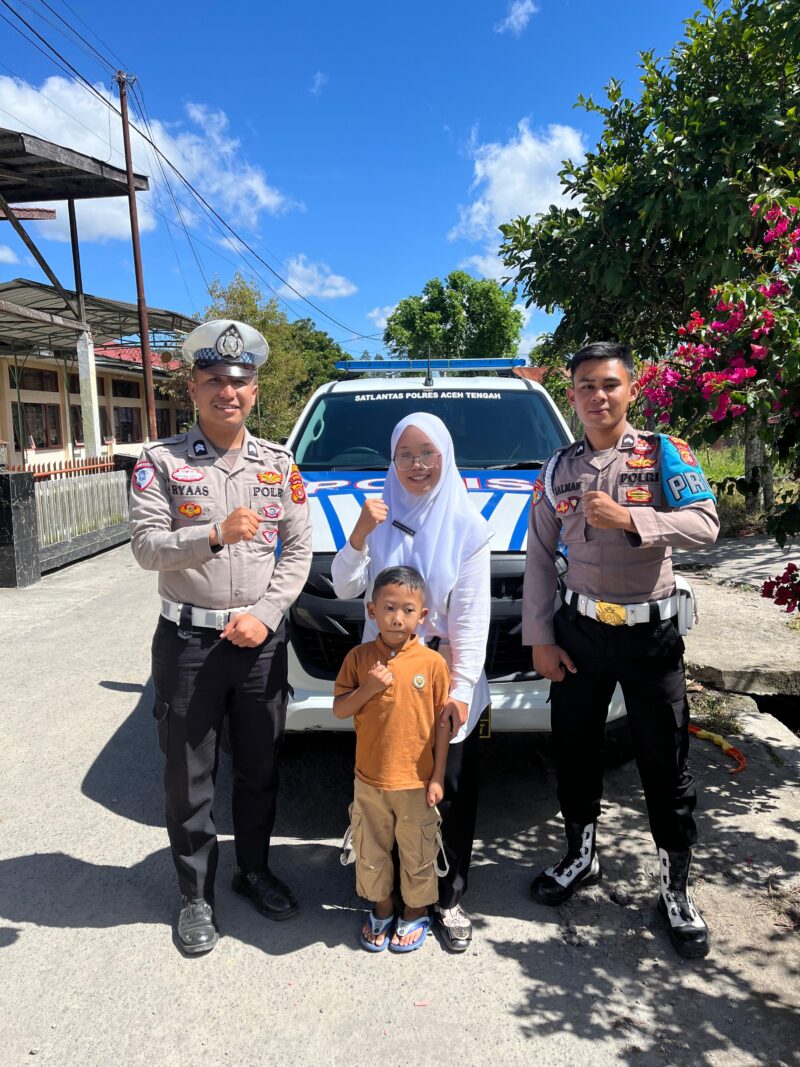Polres Aceh Tengah, Wujudkan Keinginan Ibu Hamil Keliling Kota dengan Mobil Polisi.Jadi Pribadi Unggul foto.Dok:Rahmat Ramadhan/Acehnow